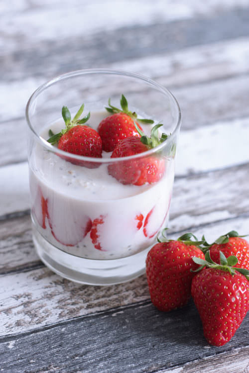 Strawberry Overnight Oats with Chia