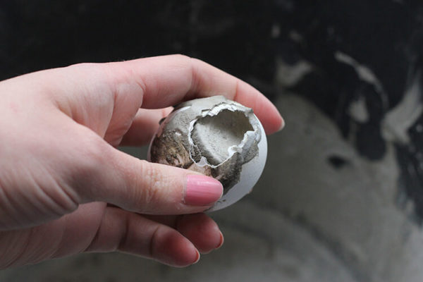 Faux concrete Easter eggs DIY