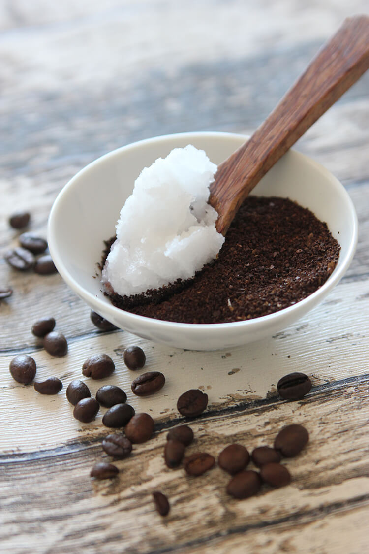 Coffee Scrub with 2 natural ingredients we must be dreamers
